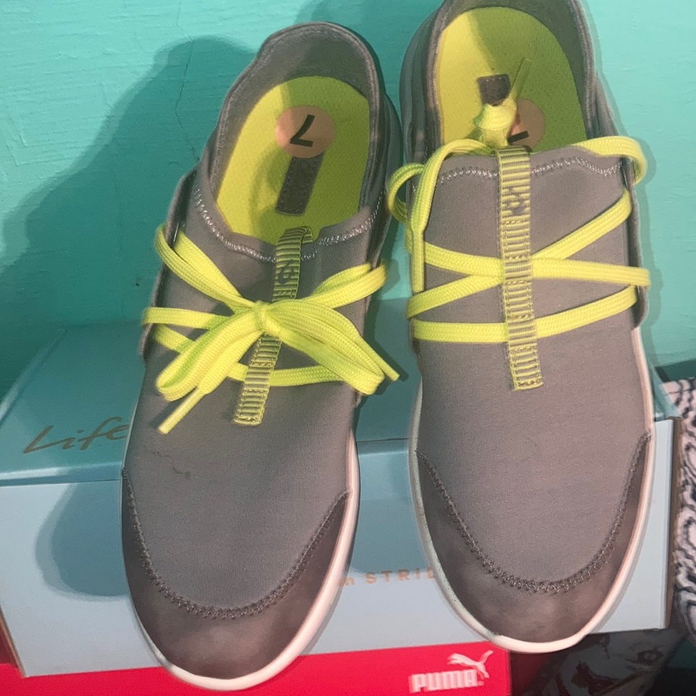 Ladies sneakers